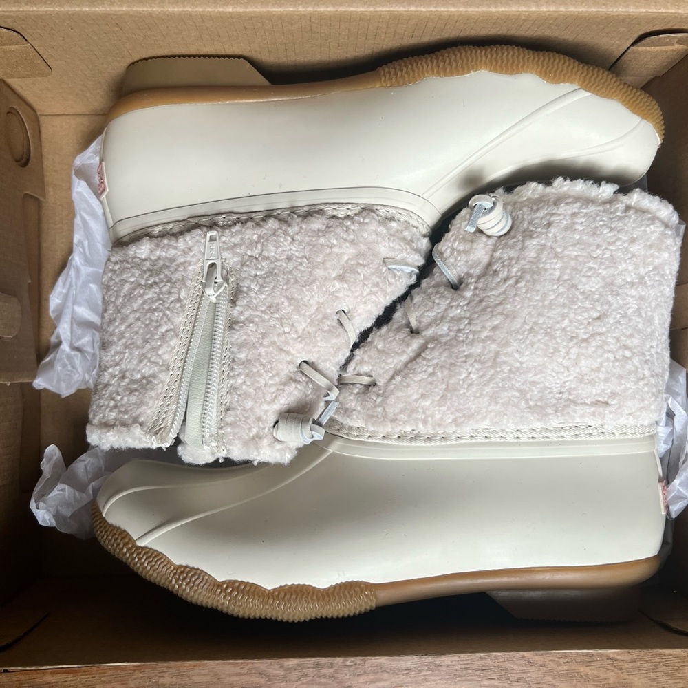 Women’s Sperry Saltwater Sherpa boots in ivory
